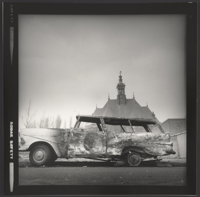 dc4b3b80-8442-4b54-af04-c1f861aab99e.jpg; 2023-0129-PRE; Amsterdamse Veerkade met uitzicht op de Nieuwe Kerk - nieuwjaarsmorgen; stadsgezichten (beeldmateriaal)