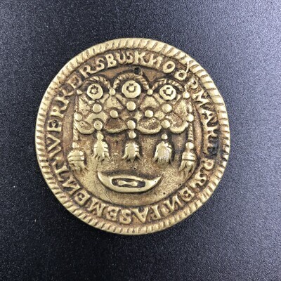 df77fa15-e0e6-4d3c-b7e2-1aef5a824b63.jpg; 0000-0068-PEO; Het knoopmakers- en passementwerkersgilde te 's Gravenhage; Gildepenning