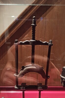 dfa053cc-fab9-41bd-a32d-3da89be9b90a.jpg; 055; Ledemaatklem; ledemaatklem