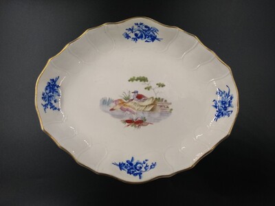 dfdc2229-22f8-4752-b754-e43fed8d1d89.jpg; 1940-0278-OCE; Ovale schaal met vogeldecoratie; keramiek (objectgenre)