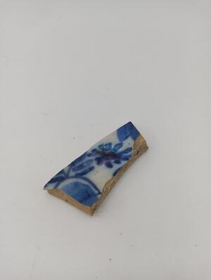 e122c107-0631-423a-a555-7a089e383071.jpg; 336.03; Fragment van aardewerk voorwerp; scherven