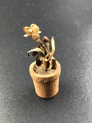 e2066cc3-052c-4053-a0e3-13f5fdf6b7df.jpg; 1960-0284-KPO/088; Houten bloempot met papieren plant en bloemen; bloempotten