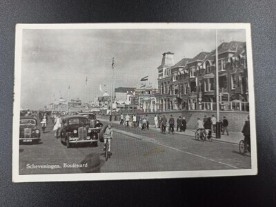 e31c74c9-844d-4cd9-ab0c-5b76c6d29aba.jpg; 1999-0002-PRE; Ansichtkaart met foto van de Boulevard te Scheveningen; ansichtkaarten