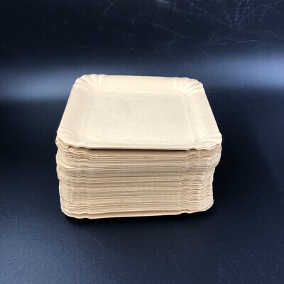 e4e45529-db4a-416e-a5c0-52316fabf7a2.jpg; 0000-0374-HHII/1-70; Stapel van 70 papieren bakjes ; houders (vergaarbakken)