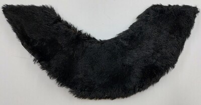 e624a0d6-b629-439f-aef1-b602fe4ae541.jpg; 1960-0116-KPO/b; Losse, zwarte bontkraag.; poppenkleding