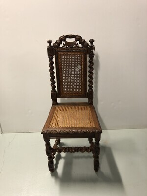 e673fed3-a2b6-4632-bb5e-deba8228865f.jpg; R-GP-0361/5; Eetkamerstoel met gevlochten rieten zitting en rugpand.; stoelen