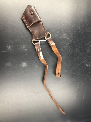 e7e443e6-96b5-440d-b533-8ad66e20ce40.jpg; 2018-0043-OWE; Sabelhouder uit bezit George John Lionel Maduro.; sabelhouder