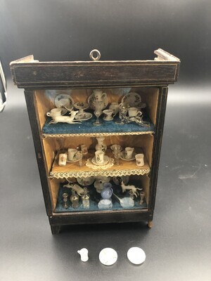 e8ab1e7c-b567-4634-9013-980cbfb3bb58.jpg; 1960-0304-KPO/1-4; servieskast; vitrinekast