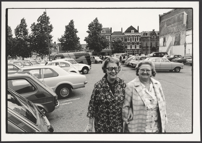 ea5dd59b-0f48-4d20-ba5c-ee440bad2ae8.jpg; 2023-0132-PRE; Parkeerplaats Amsterdamse Veerkade, Den Haag; stadsgezichten (beeldmateriaal)