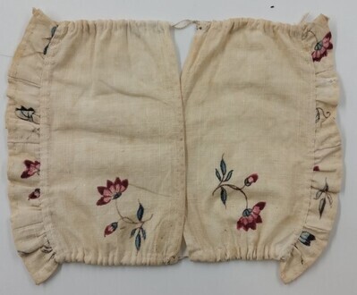 eb556d17-9296-4bec-907f-a1a0f09eb57f.jpg; 1960-0282-KPO/22-13; Gordijn of hemeltje met ruches en bloemmotief.; gordijnen