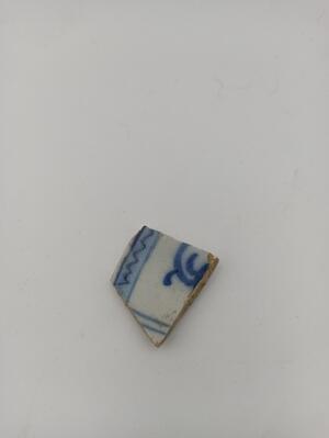 f37fb10d-6618-4715-a298-598605114025.jpg; 336.09; Fragment van aardewerk voorwerp; scherven