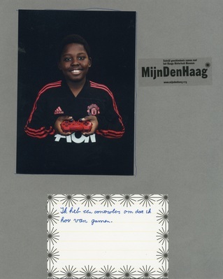 f62403c0-2c64-444f-ad2d-51e977b656fe.jpeg; V-HHM-1687; Het topstuk (joystick) van Jahnay Cameron; MijnDenHaag*