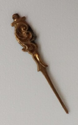 f72bcf31-cc89-460d-850b-3bc61286712e.jpg; 1960-0282-KPO/21-93; Goudkleurige briefopener.; miniaturen