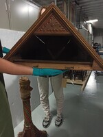 f9aaa29c-fd72-4a9b-951f-af34045ba4f8.jpg; 0000-0324-HHI/1; Lessenaar van katheder, geschonken door het bestuur van de Haagse Ambachtsschool aan zijn voorzitter A.P. Godon.; lessenaars