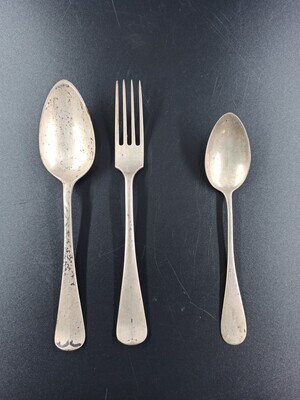 fa429936-2a21-4413-896e-769f146011bb.jpg; 0000-0008-MME/a; Gegraveerde dessertlepel; bestek