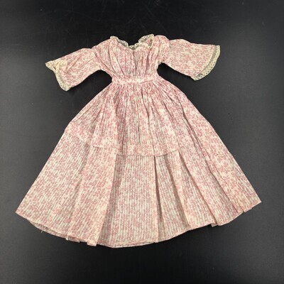 fb2e0282-2eb6-48e4-9522-86416bd55ce9.jpg; 1960-0090-KPO; Poppenjurkje; poppenkleding