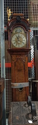 fbc4dfe0-e578-4b78-9600-91db93a803ee.jpg; 1908-0027-OKU/a; Staand horloge van notenhout in Lodewijk XIV stijl; tijdmeetinstrument