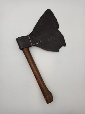 fc732646-08b3-4730-af52-eb6a923da9f1.jpg; 047; Bijl met houten steel; bijl