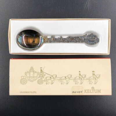 fe7612ce-ff6c-49e5-bdd7-c863eec166bb.jpg; 1997-0204-HHI/c; Doos van goudenkoetslepel.; orangialia