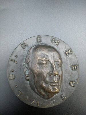 fff22328-9d6e-47d7-8b5a-94e3b6630c6f.jpg; 1985-0001-PEO; Het overlijden van W.L.B.J. Temeeus, oprichter van de N.V. NIHAM; onderscheidingen (eretitels)