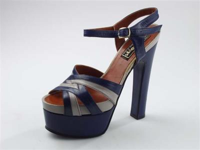 00010.jpg; 00010; sandalet met gespsluiting; sandalet