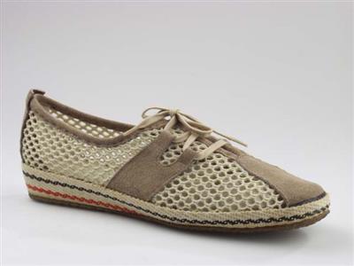 00068.jpg; 00068; 'Albane 1'. Inzending voor de International Shoe Design Competition (I.S.D.C.) van 1967. Ingezonden met 00202 en 05202.; veterschoen