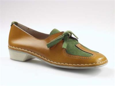 00081.jpg; 00081; 'D23'. Inzending voor de International Shoe Design Competition (I.S.D.C.) .; derbymolière