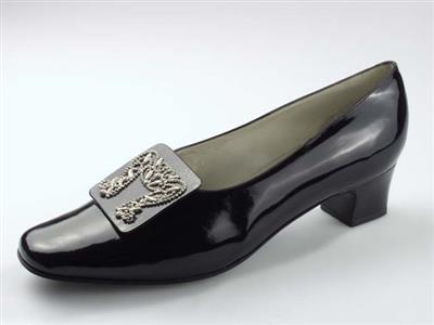 00100.jpg; 00100; 'Laura 2'. Inzending voor de International Shoe Design Competition (I.S.D.C.) van 1967. Ingezonden met 00207 (eervolle vermelding) en 03092.; pump