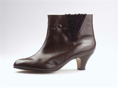 00106.jpg; 00106; Steunlaarzen met 3/4 hak; enkellaars