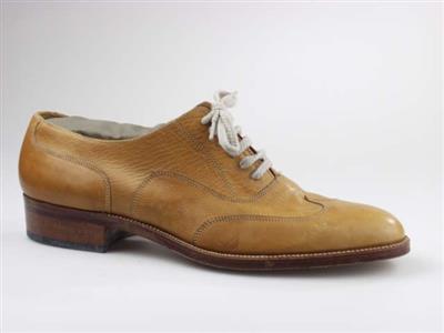 00120.jpg; 00120; veterschoen met rijgsnitsluiting; rijgmolière