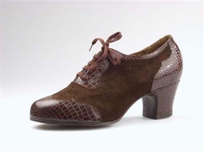 00136.jpg; 00136; Schoen met vetersluiting; rijgmolière