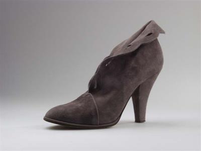 00149.jpg; 00149; laarsje met geschulpte kraag; enkellaars