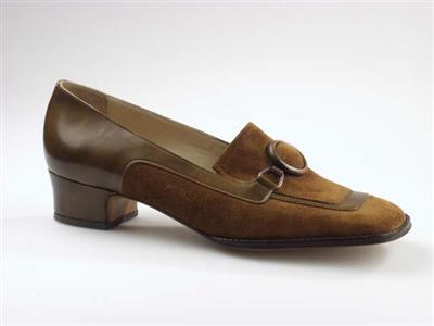 00151.jpg; 00151; 'Essere per Essere 3'. Inzending voor de International Shoe Design Competition (I.S.D.C.) van 1967. Ingezonden met 00873 en 01616.; loafer