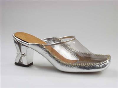 00169.jpg; 00169; 'Show 1'. Inzending voor de International Shoe Design Competition (I.S.D.C.) van 1969. Ingezonden met 00172.; muil