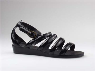 00183.jpg; 00183; watersandaal met wreefbanden, enkelbandsluiting met gesp; waterschoen