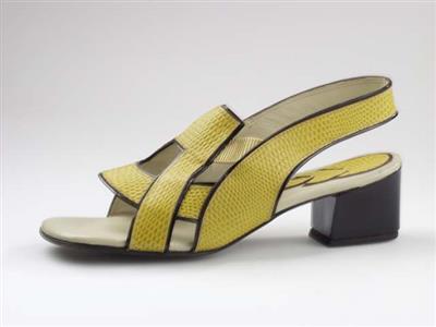 00193.jpg; 00193; 'Harella 2'. Inzending voor de International Shoe Design Competition (I.S.D.C.) van 1970. Ingezonden met 00208 en 03792.; Sandaal