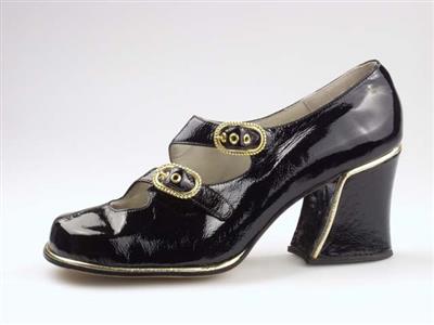 00196.jpg; 00196; 'Giovane 1'. Inzending voor de International Shoe Design Competition (I.S.D.C.) van 1970. Ingezonden met 07319.; bandschoen