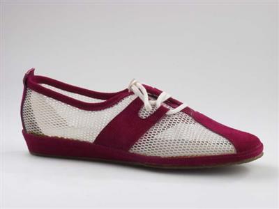 00202.jpg; 00202; 'Albane 2'. Inzending voor de International Shoe Design Competition (I.S.D.C.) van 1967. Ingezonden met 00068 en 05202.; veterschoen