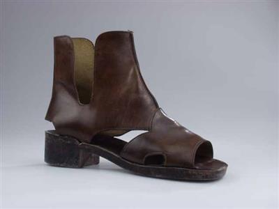 00234.jpg; 00234; instapper met imitatie houten onderwek; Sandaal