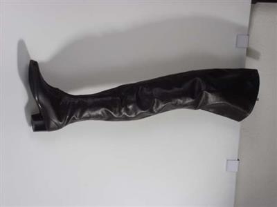 00245.jpg; 00245; Dijhoge laars, in navolging van de cuissardes van Roger Vivier voor Brigitte bardot; cuissarde