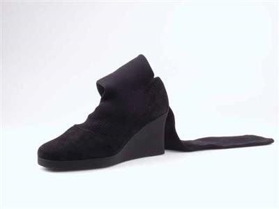 00418.jpg; 00418; Instapper met kous; kouslaars