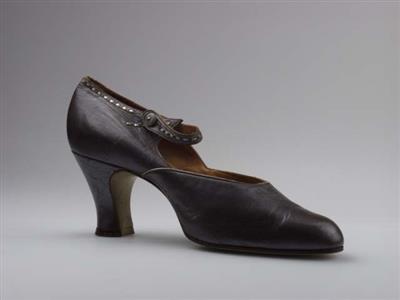 00563.jpg; 00563; bandschoen met knoopsluiting; bandschoen