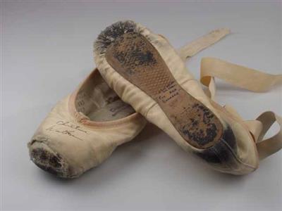 00675..jpg; 00675; Gesigneerde balletspitz van Christine Walton; spitz