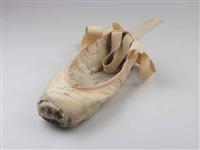 00675.jpg; 00675; Gesigneerde balletspitz van Christine Walton; spitz