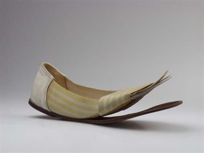 00839.jpg; 00839; Mogelijk gedragen als badschoen of strandschoen; instapper