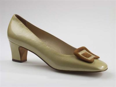 00873.jpg; 00873; 'Essere per Essere 2'. Inzending voor de International Shoe Design Competition (I.S.D.C.) van 1967. Ingezonden met 00151 en 01616.; pump