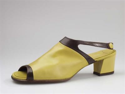 00949.jpg; 00949; 'Kingsley 2'. Inzending voor de International Shoe Design Competition (I.S.D.C.) van 1969. Ingezonden met 03157.; sandalet