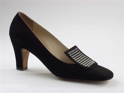 01616.jpg; 01616; 'Essere per Essere 1'. Inzending voor de International Shoe Design Competition (I.S.D.C.) van 1967. Ingezonden met 00151 en 00873.; pump