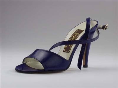 01807.jpg; 01807; sandaal met wreefband; kruisband; enkelbinding; gespsluiting; sandalet