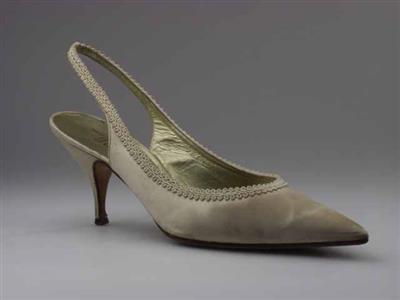 01890.jpg; 01890; Trouwschoenen van Petra Schiks; slingback